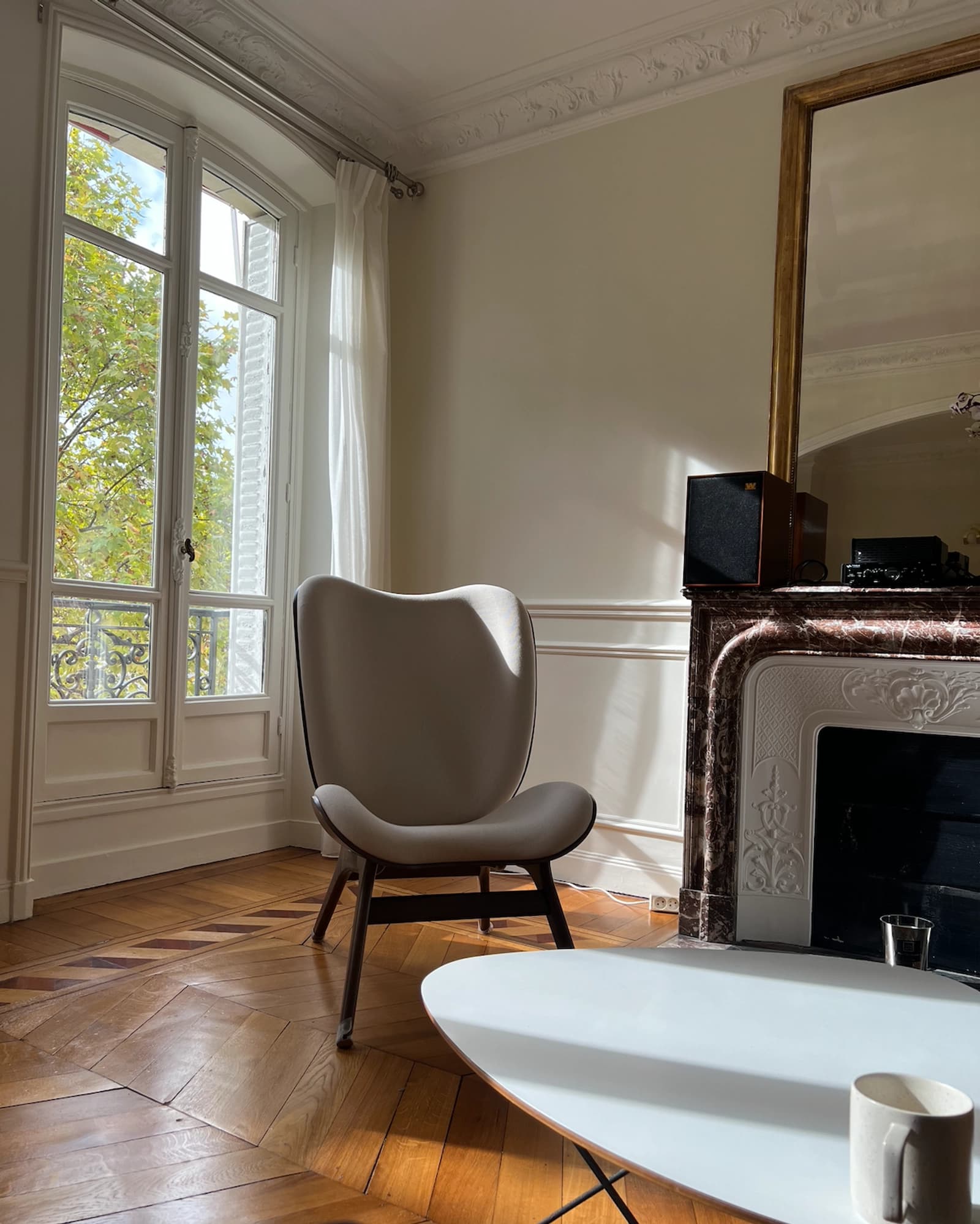 Salon dans Magnifique Haussmannien au style Art-Déco revisité - 1