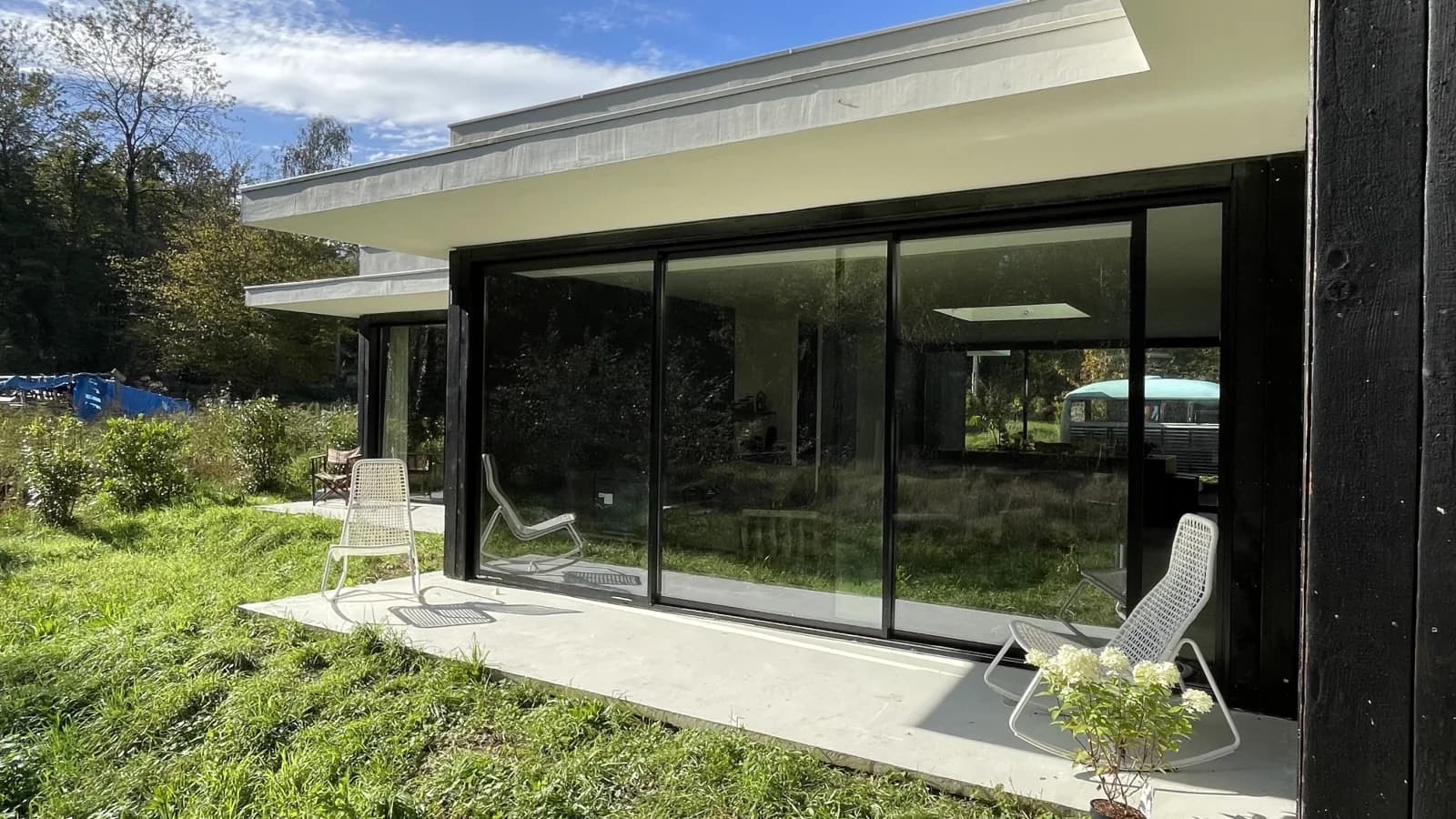 Space Architect-designed house facing the forest - 4