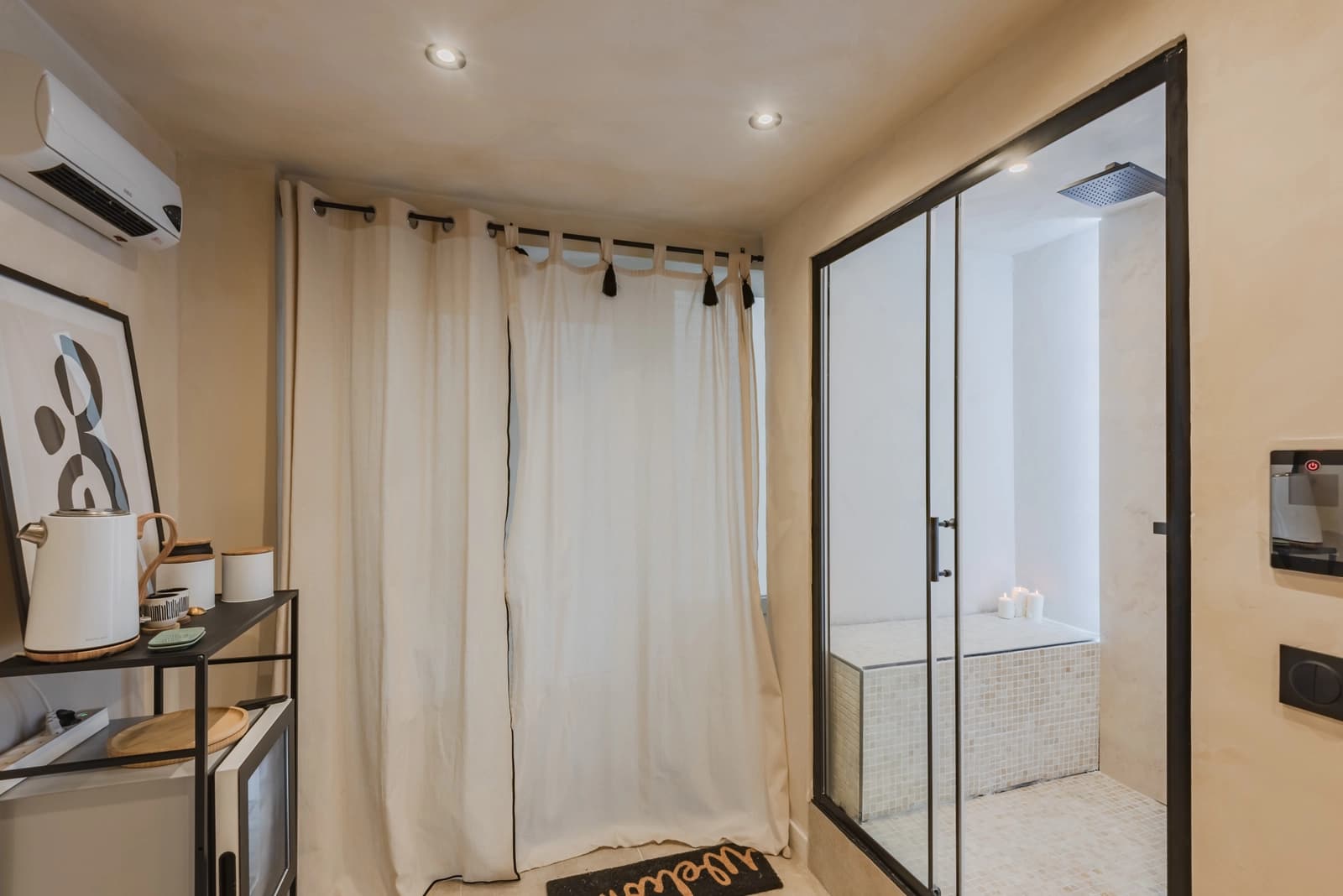 Salle de bain dans Espace spa privatif pour une détente absolue - 1