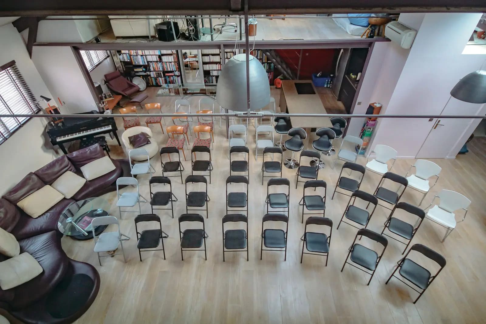 Living room in Large industrial loft, very well renovated - 1