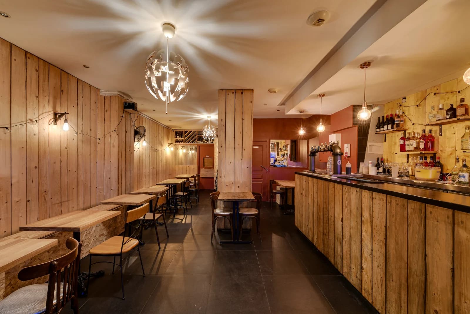 Space Chalet/industrial-style bar room - 0