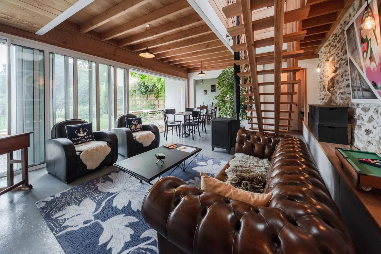 Salon dans Près de Paris: maison d'architecte en bois esprit "Loft" - 1