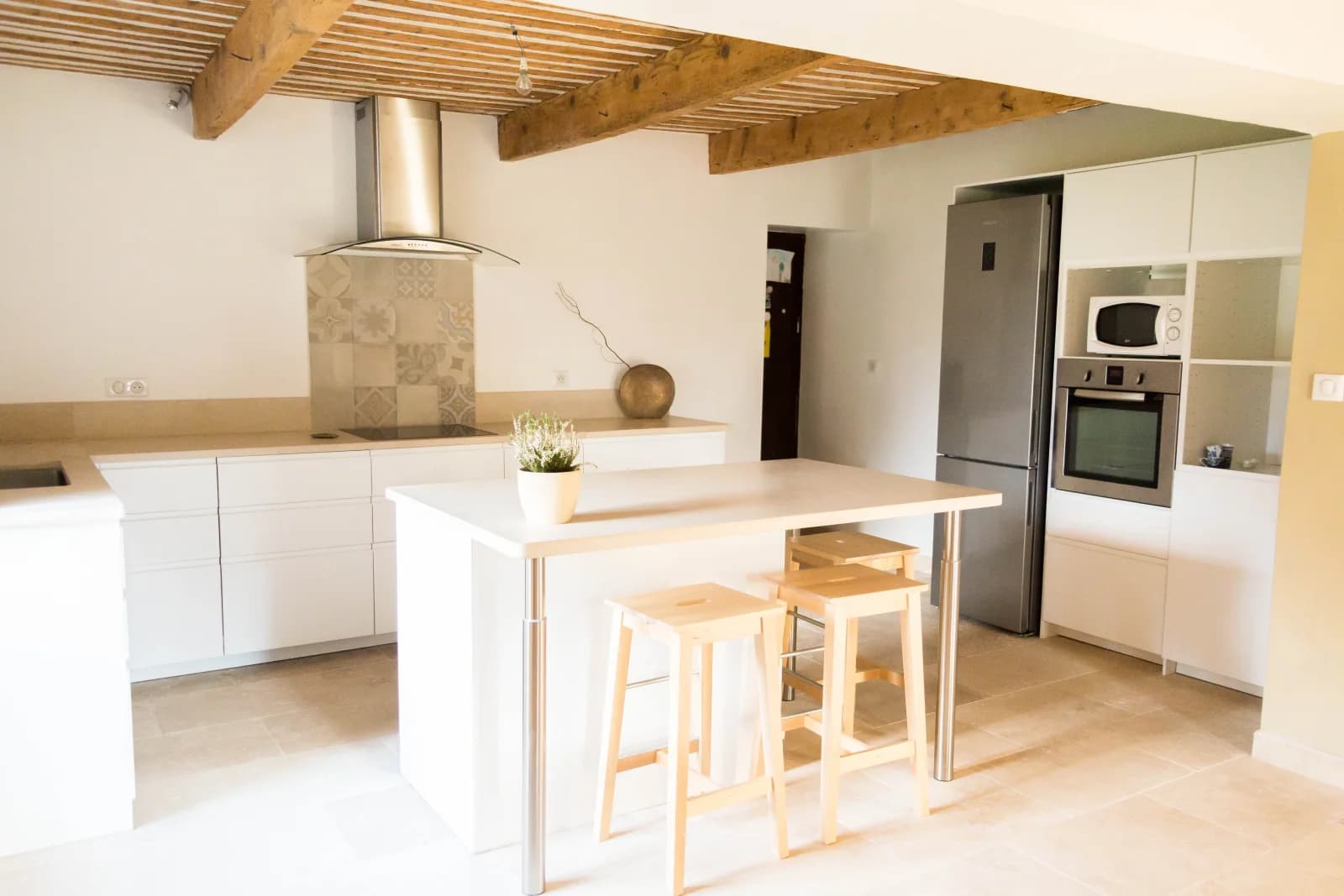 Kitchen in Mas with pool house 80m², zen - 1