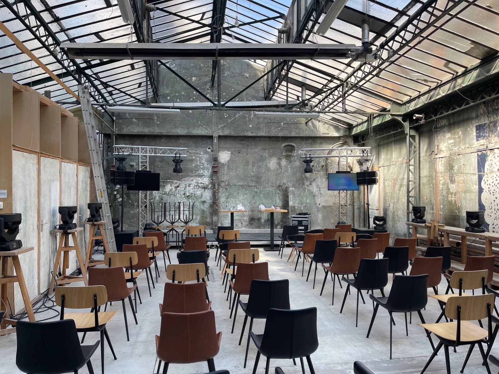 Meeting room in Four artists' studios in the Eiffel structure - 1