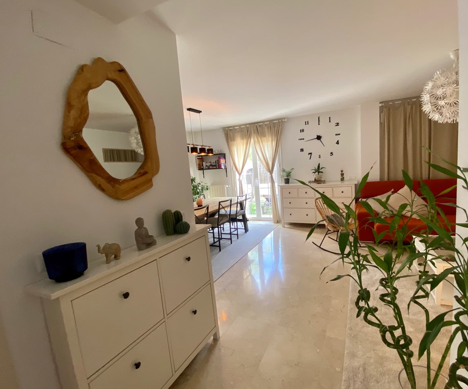Bedroom in Beautiful living room with garden  - 1