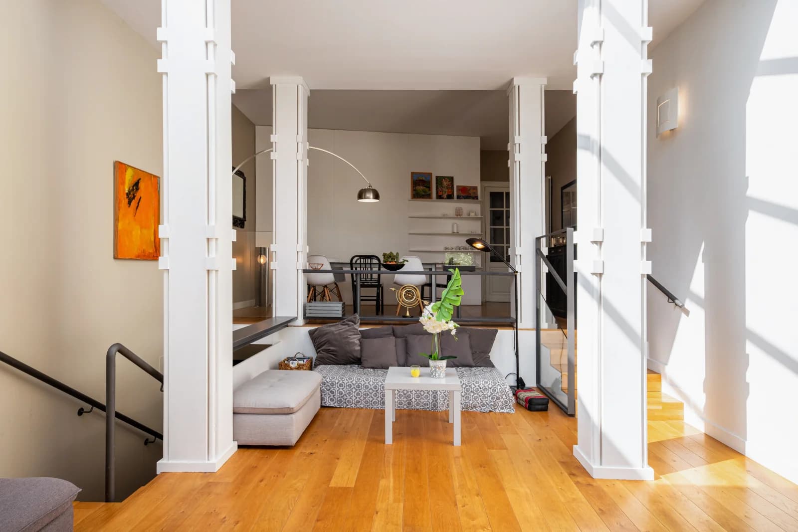 Living room in Nice space and kitchen available - 1