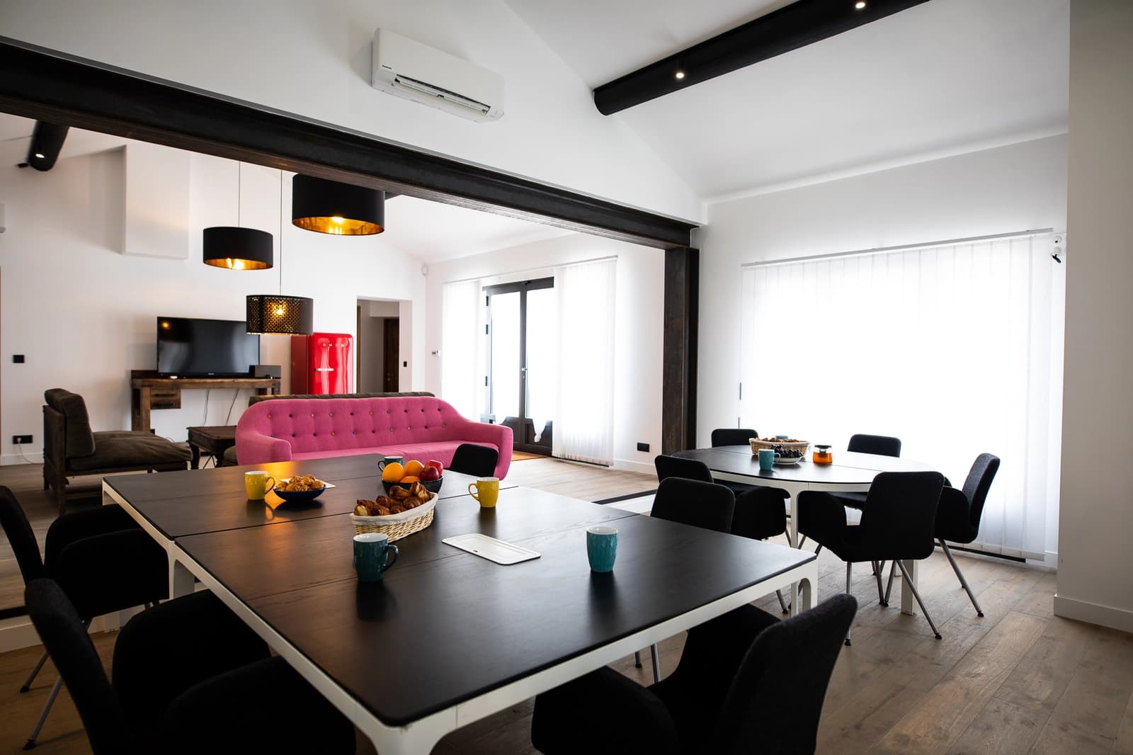 Salle de réunion dans Maison atypique, un écrin bucolique et luxuriant - 1