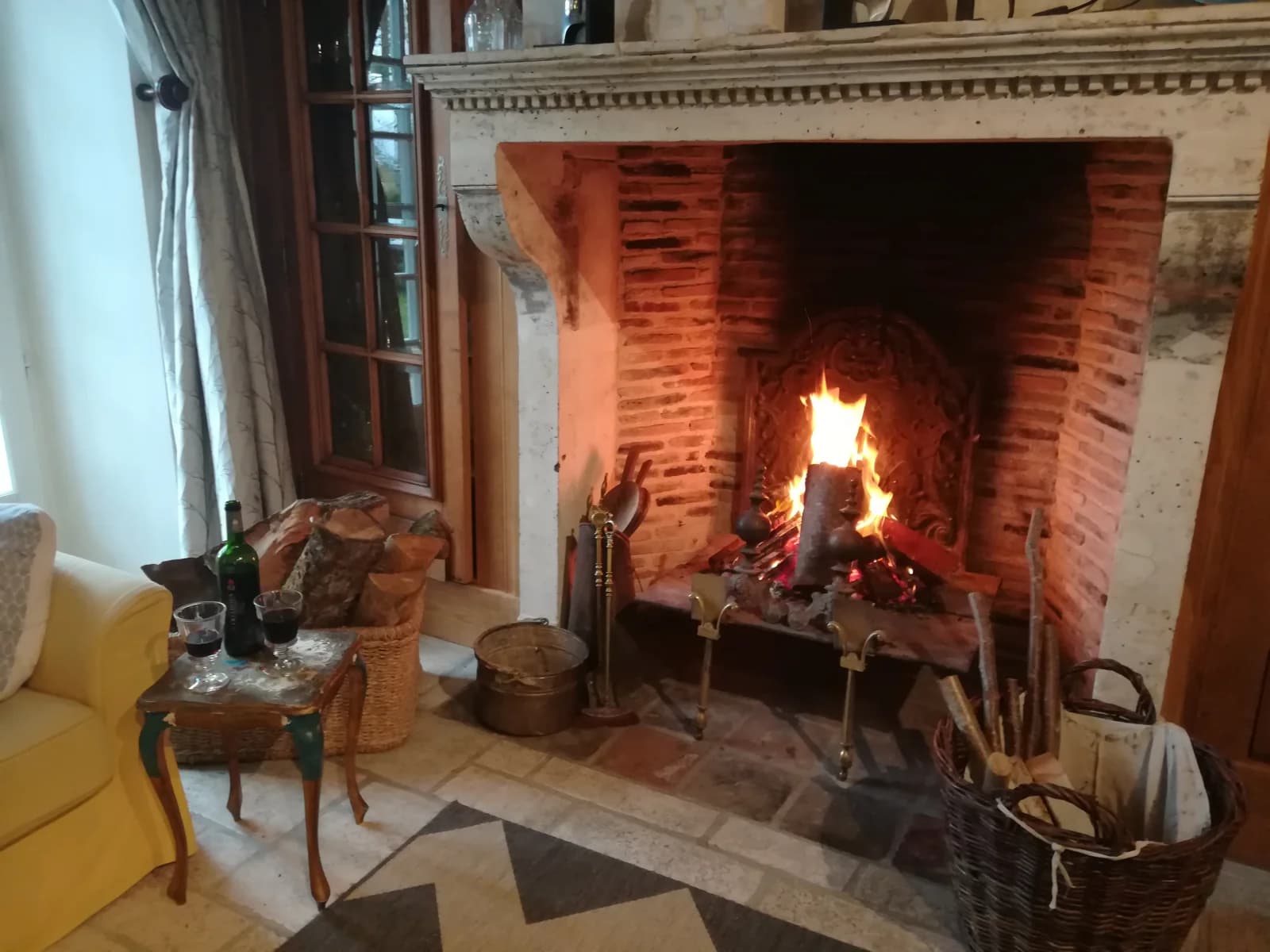 Space Large manor house in the countryside, vintage luxury - 3