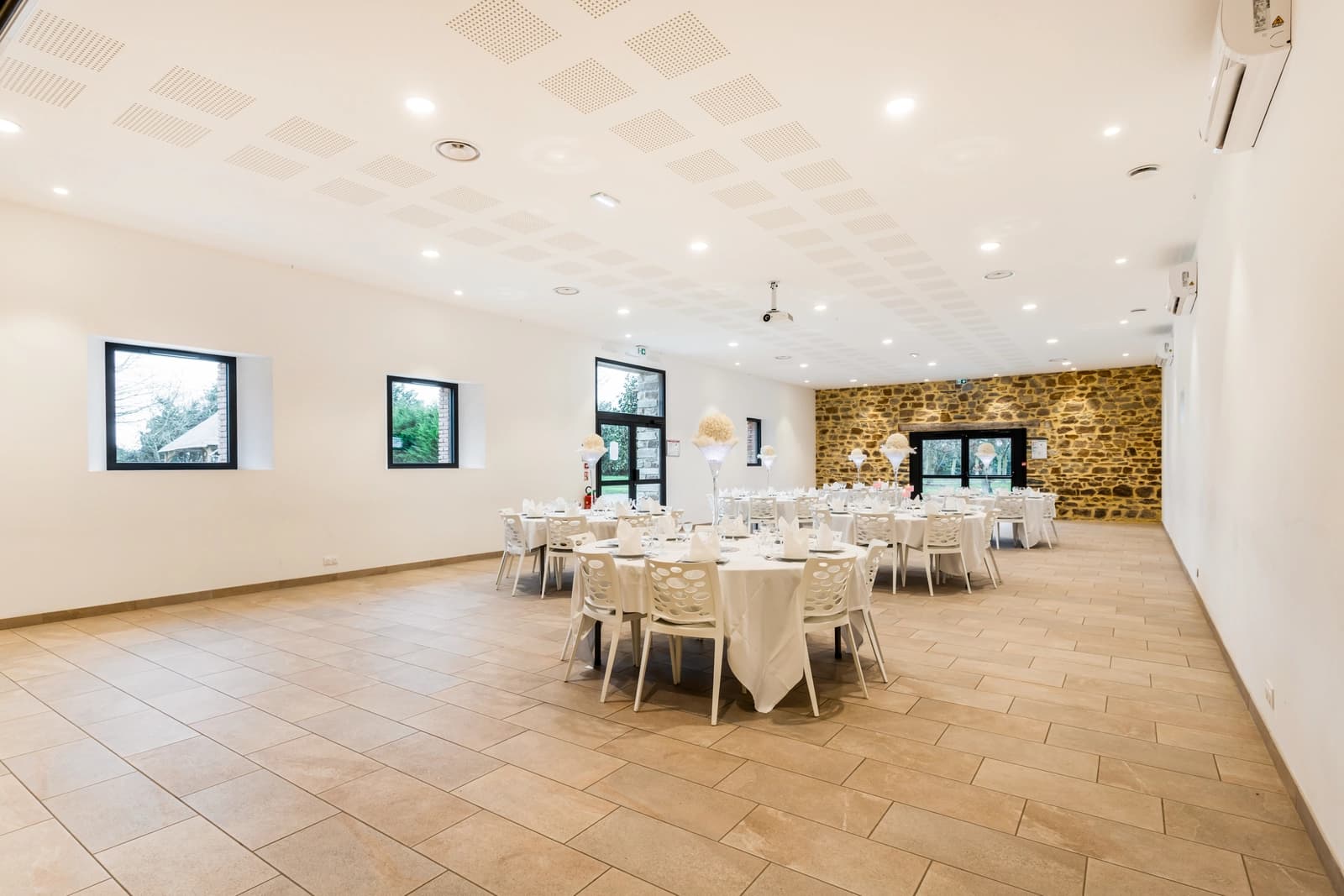 Meeting room in Completely renovated 16th-century manor house - 1