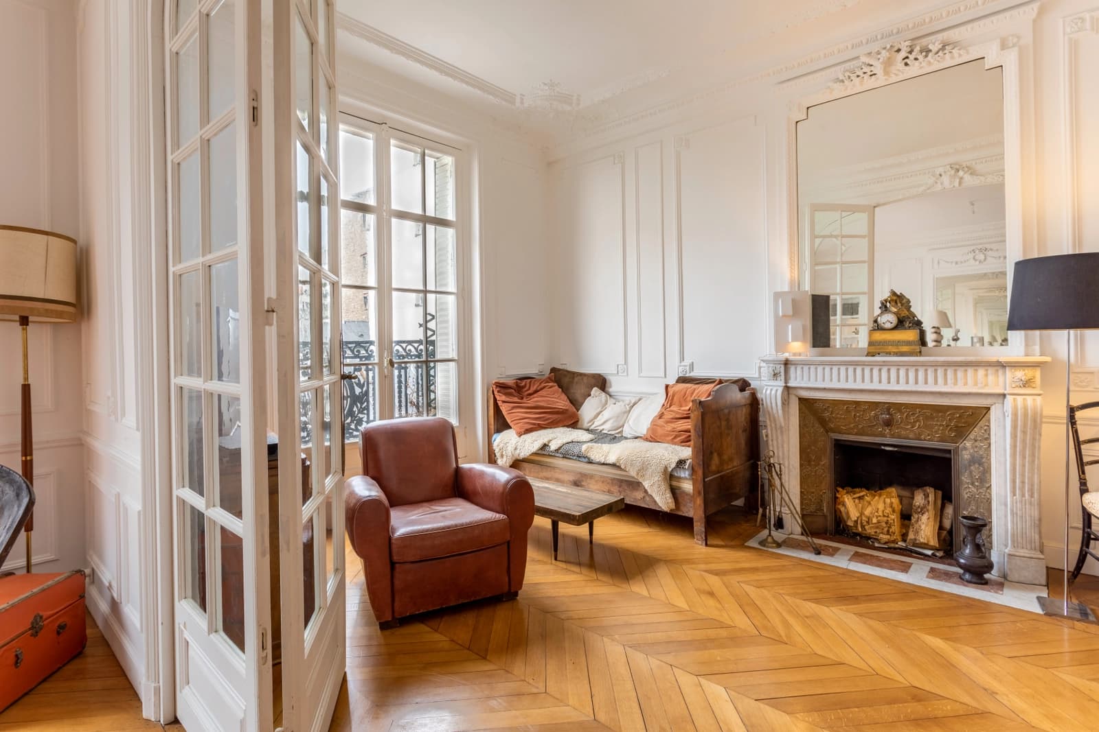 Living room in Haussmannian charm, spacious and flexible - 1