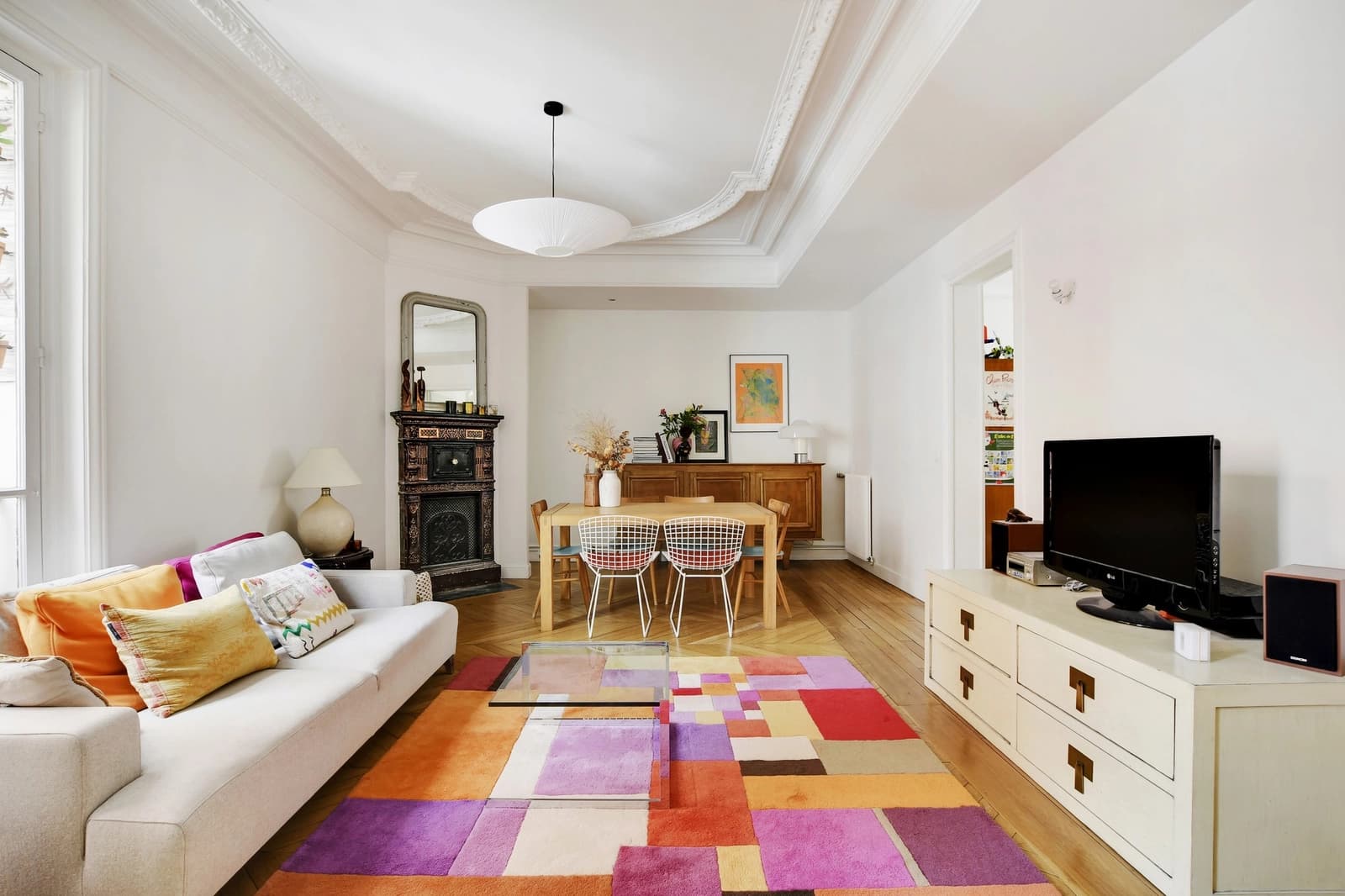 Salon dans Appartement au charme parisien teinté de modernité - 0