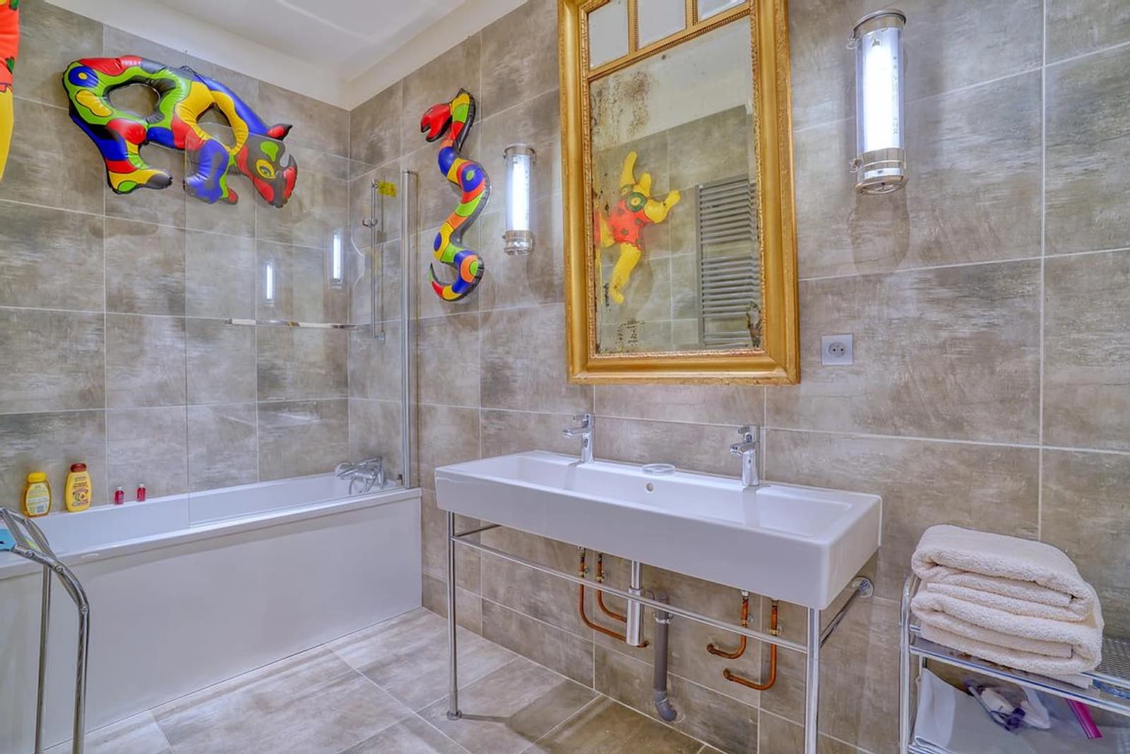Salle de bain dans Loft (240m²) sous une verrière Eiffel impressionnante - 1