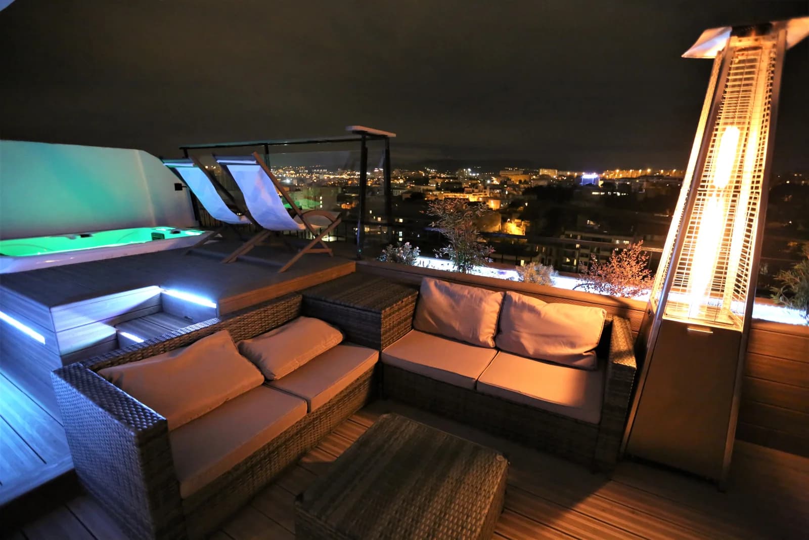 Appartement en rooftop avec terrasse et spa privatif
