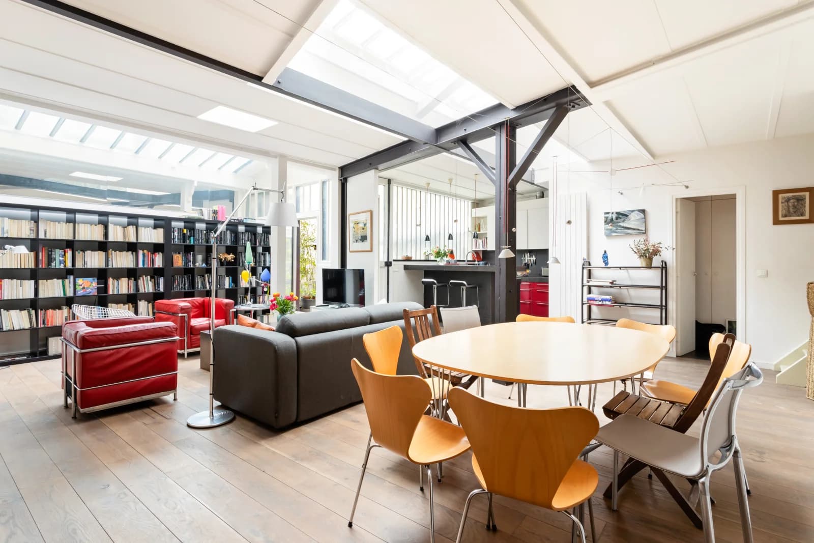 Meeting room in Former workshop transformed into a loft - 0