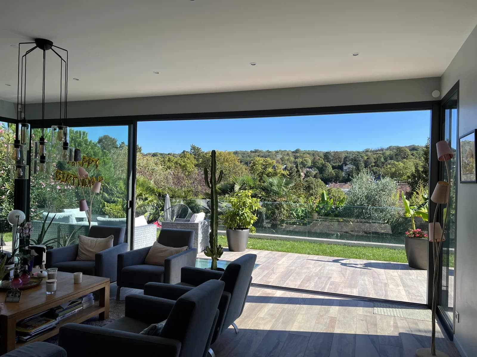 Espace Maison moderne avec jardin  et piscine,  vue dégagée, sans vis à vis et au calme - 0