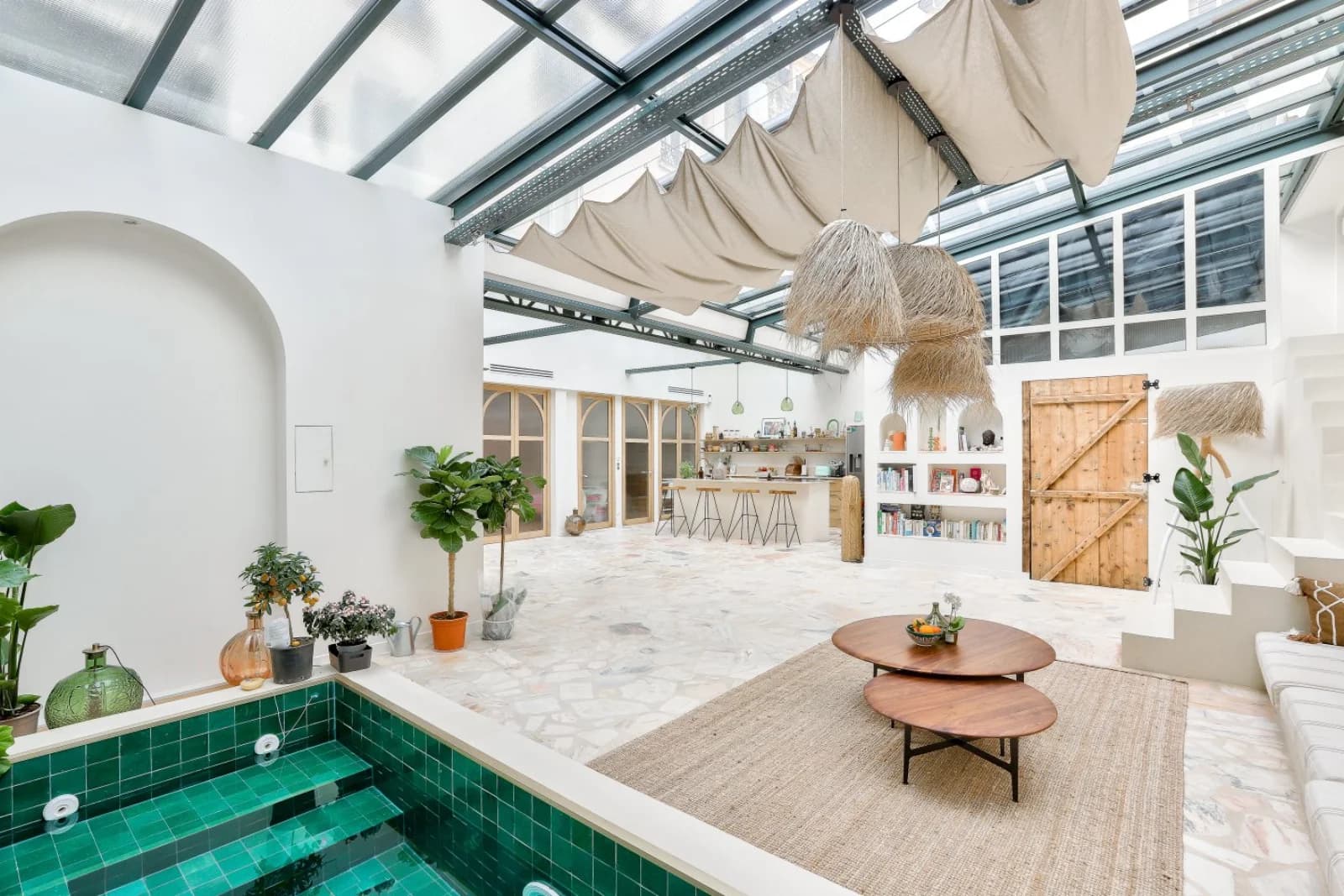 Loft sous verrière avec piscine intérieure