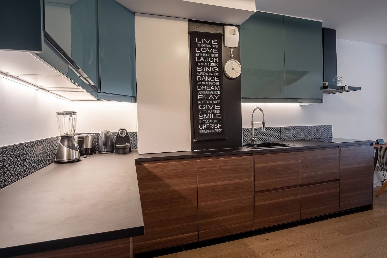 Kitchen in Designer house with garden - 1