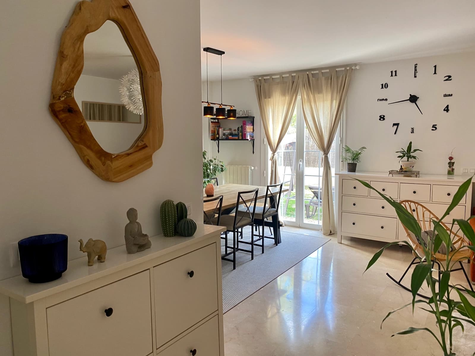 Space Beautiful living room with garden  - 2