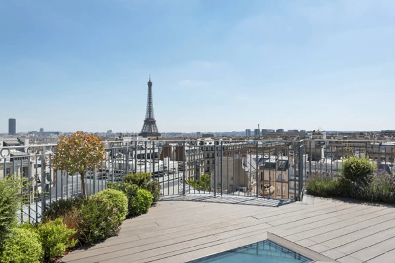 Meeting room in Modern loft with 360° view of Paris & the Eiffel Tower - 1