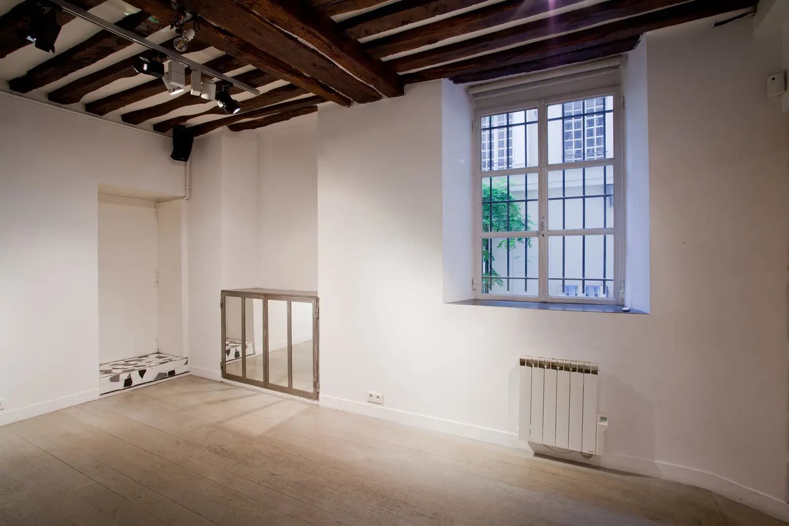 Salon dans La Galerie de la Rue Saint Roch: un écrin d'art unique - 1