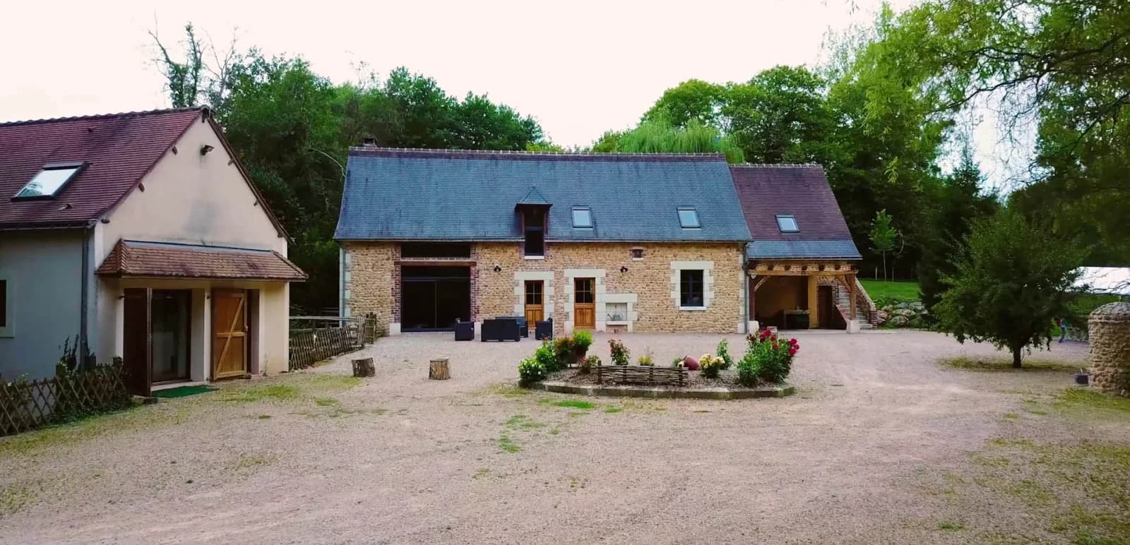 Moulin historique niché dans un écrin de verdure pur
