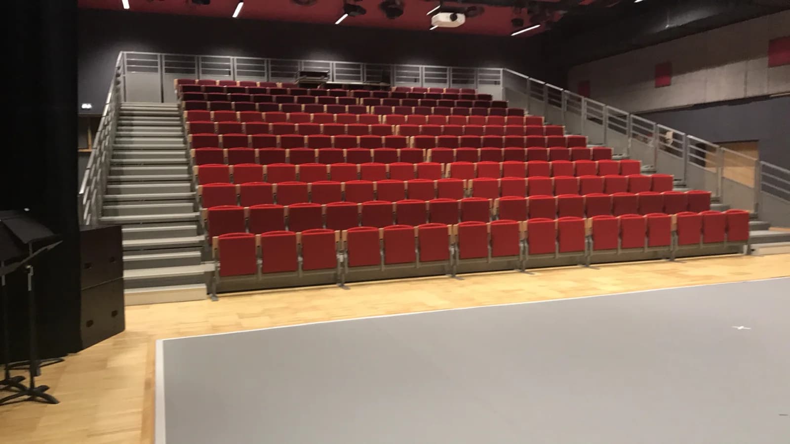 Salon dans Scène ouverte pour événements et spectacles grandioses - 1