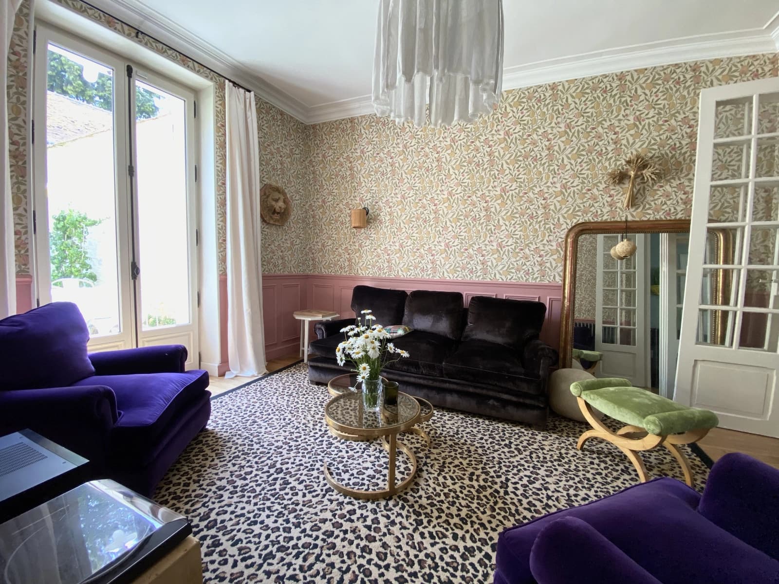 Living room in Old country house near Paris - 1
