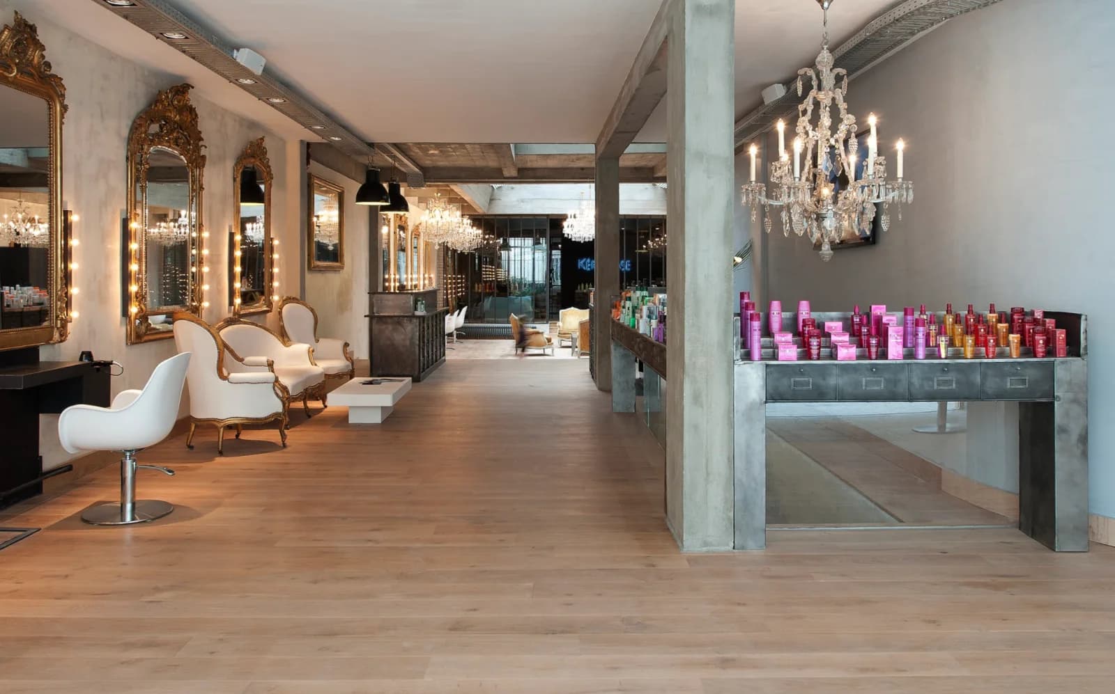 Salle de réunion dans Salon de coiffure chic et atypique  - 1