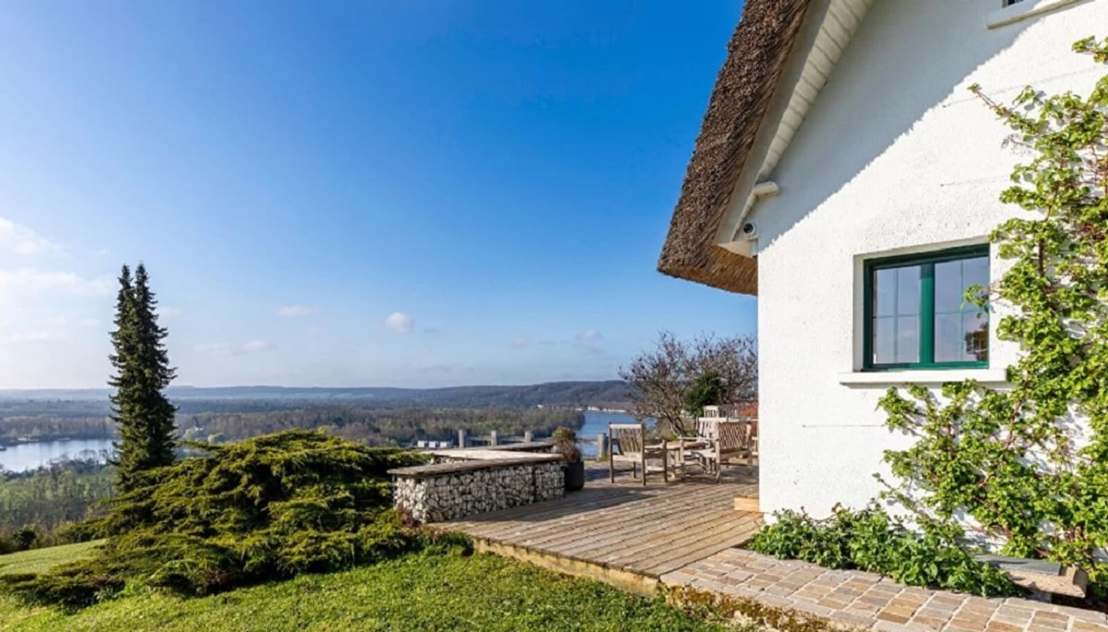 Space Magnificent house in the country - 2