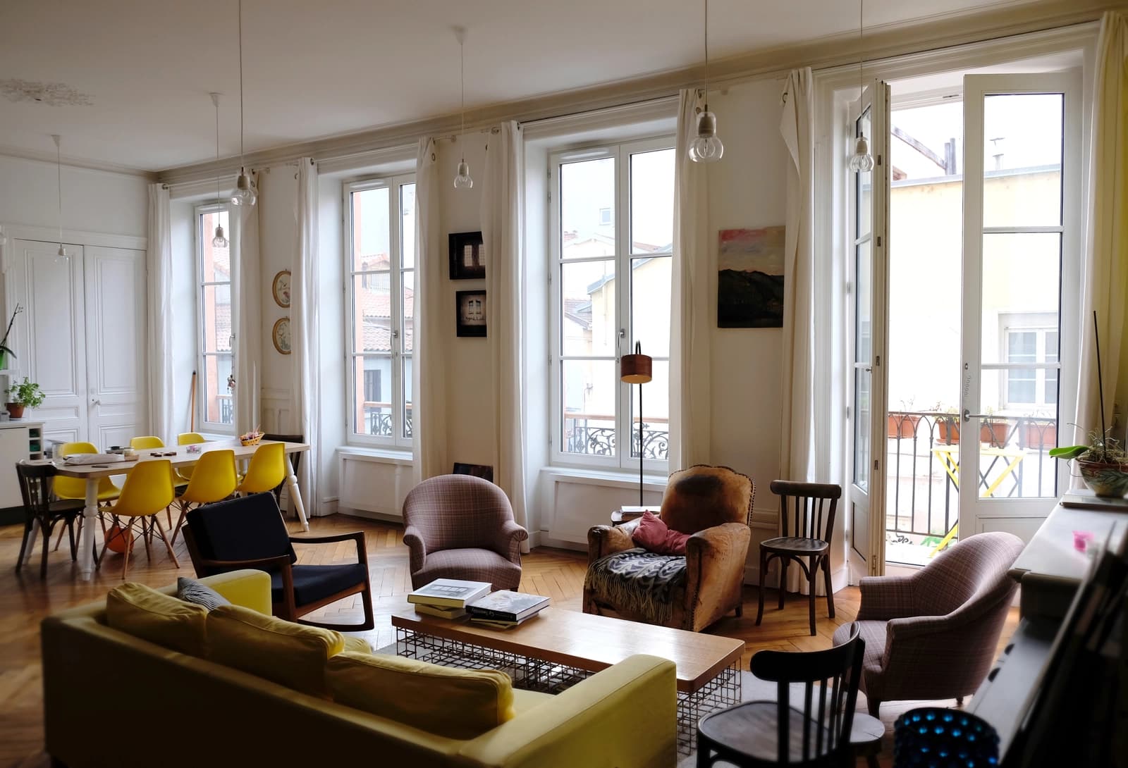 Appartement clair à la décoration artistique et inspirante