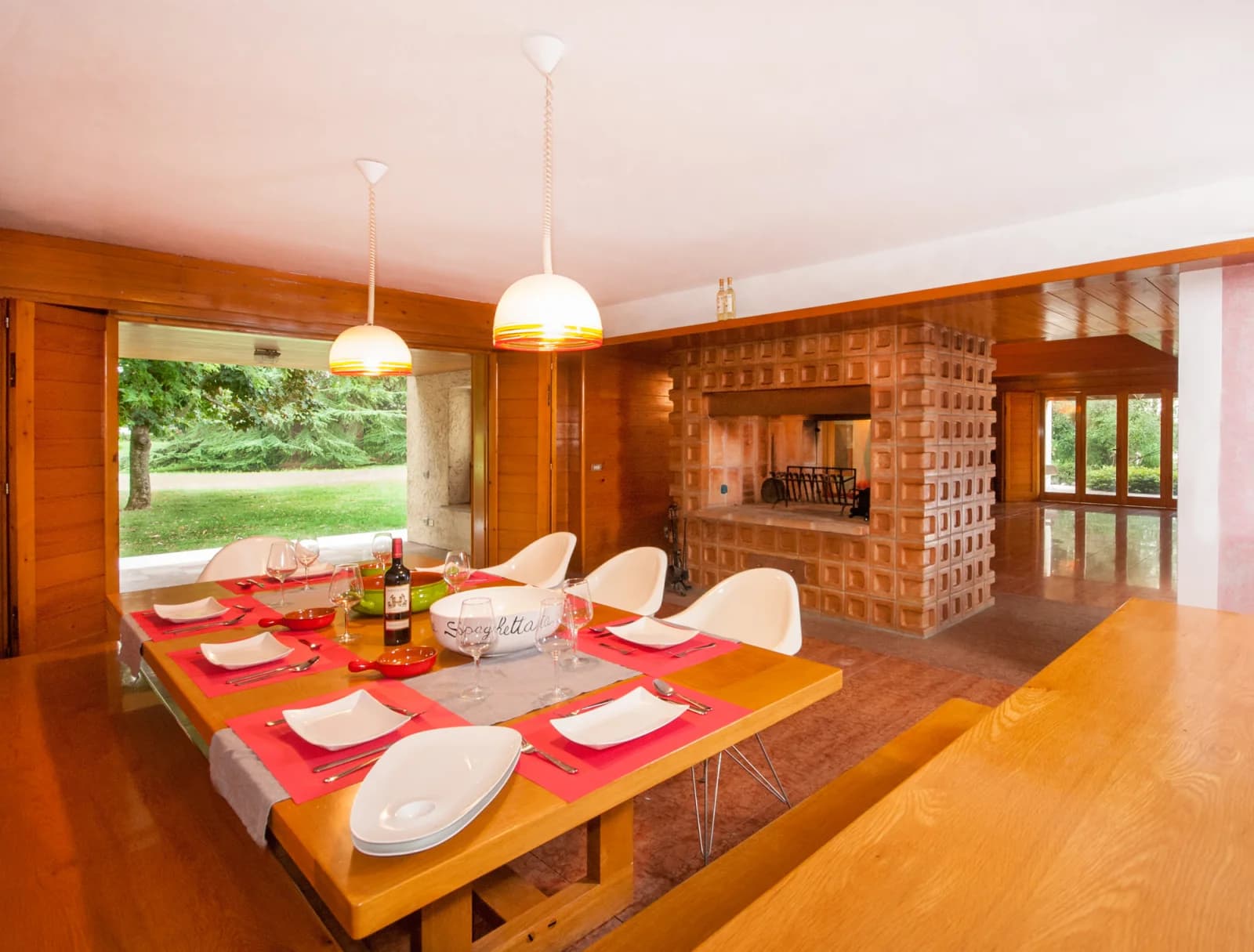 Meeting room in Modern, organic architect-designed house - 1