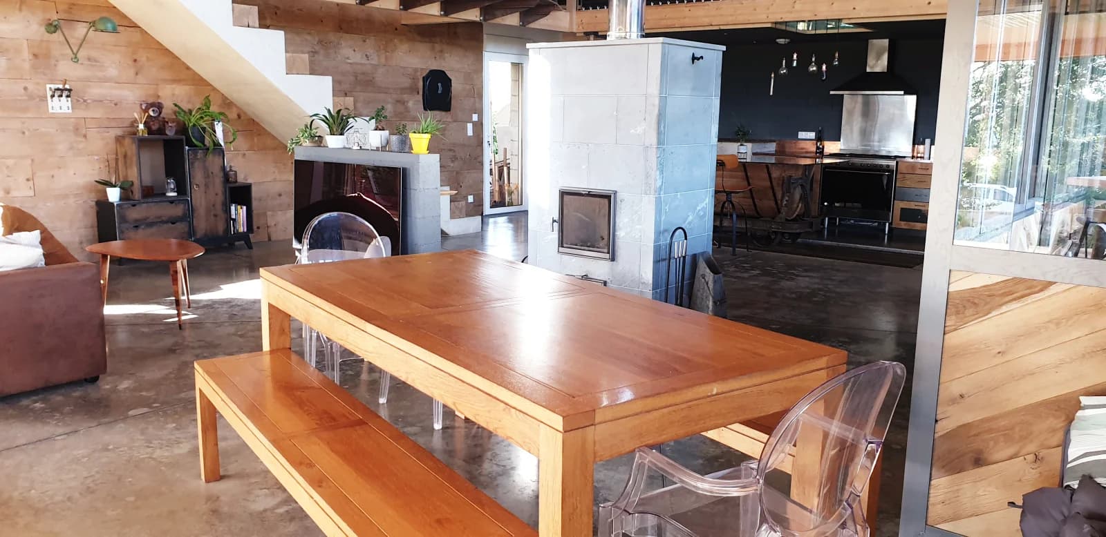 Salle de réunion dans Maison à l'esprit loft, un design contemporain - 1