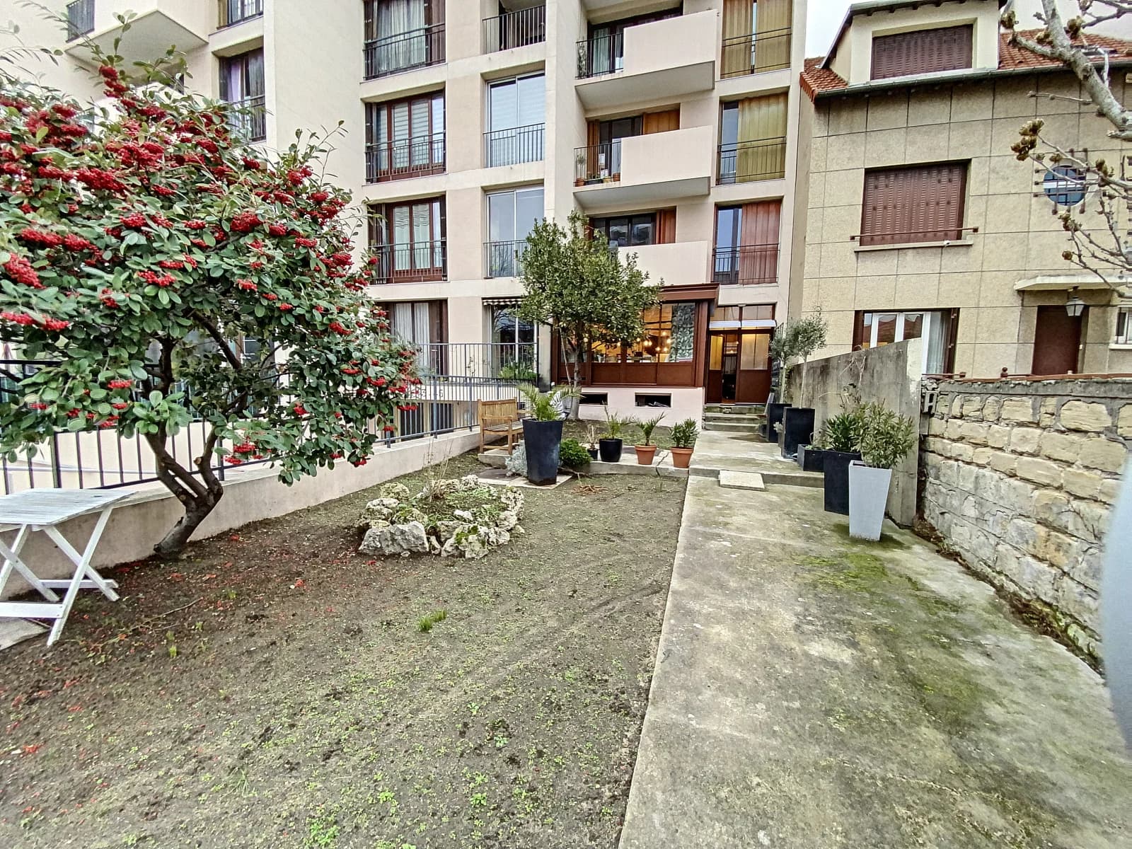 Salle de réunion dans Loft singulier à Colombes et son jardin secret - 1