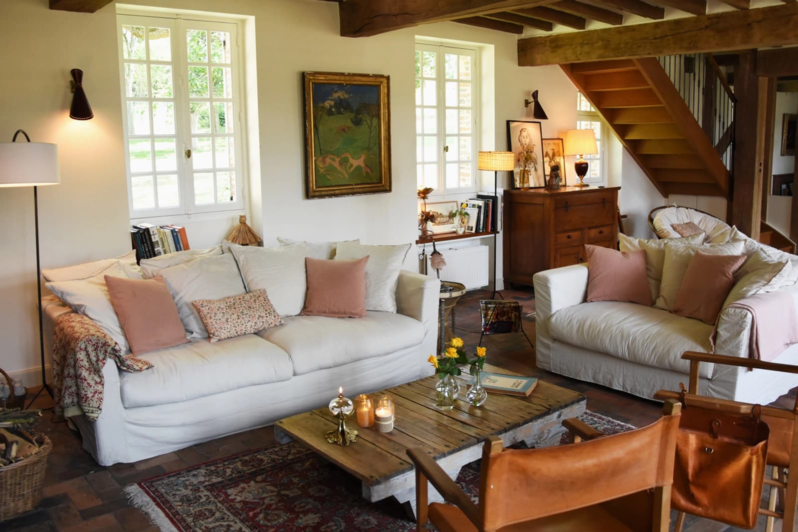 Salon dans Maison avec piscine, entourée d'une nature préservée - 1