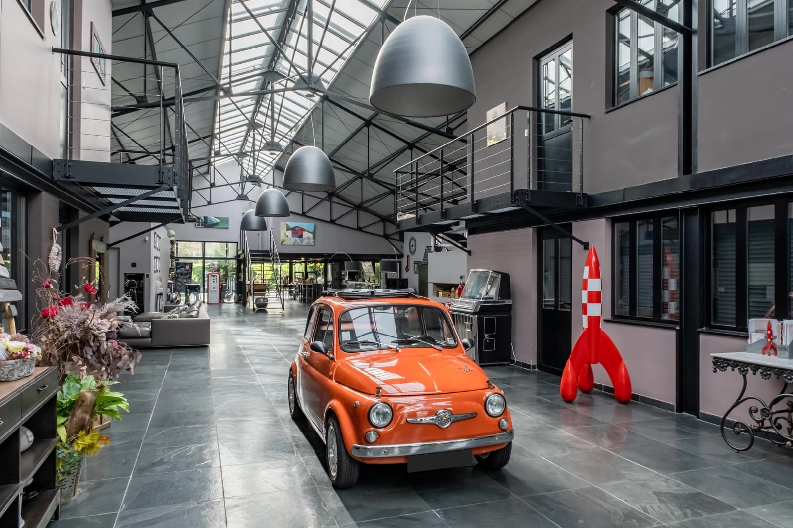 Vaste loft avec volumes et son bassin intérieur unique