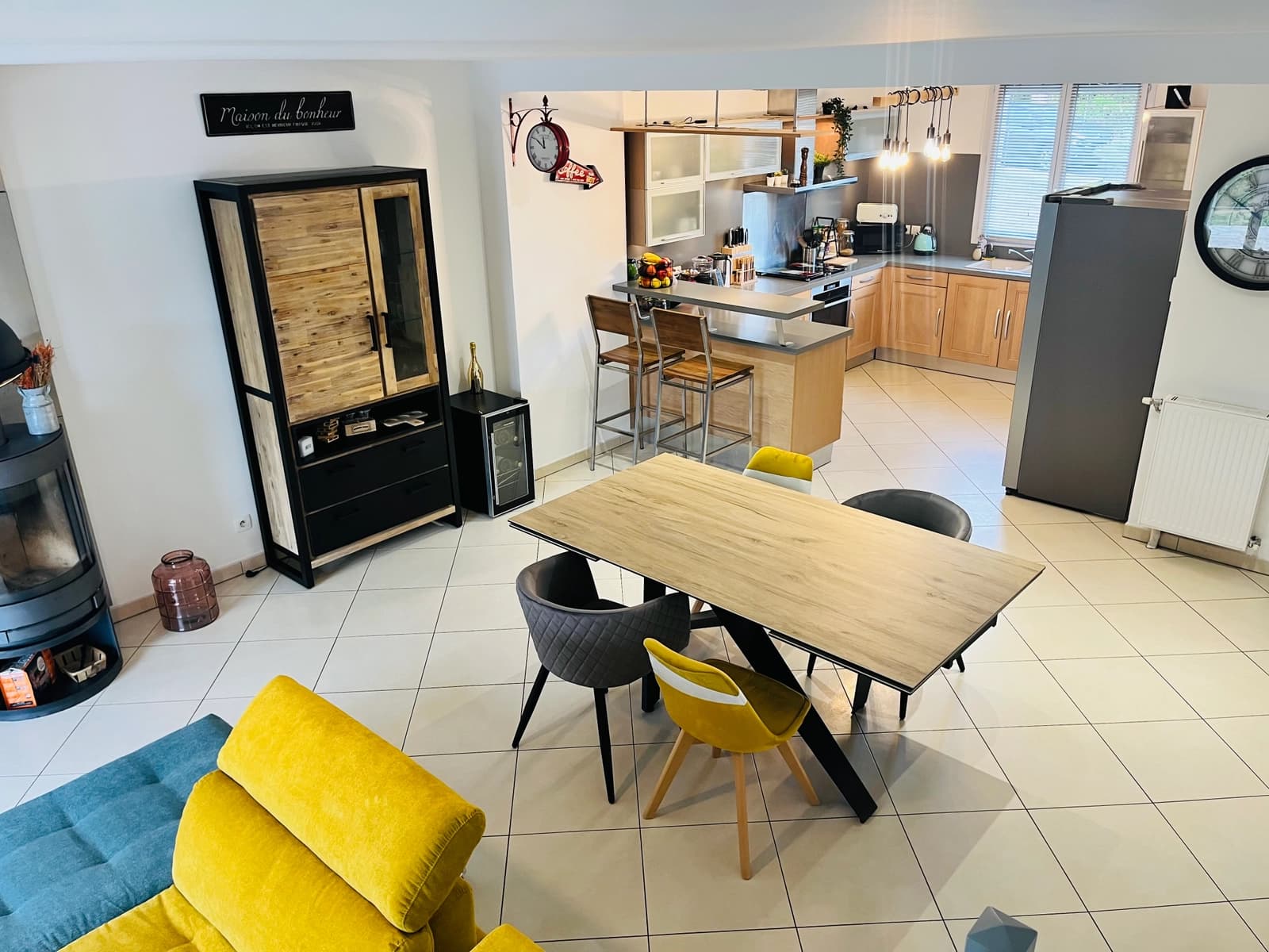 Salle de réunion dans Quartier résidentiel: maison au style américain unique - 1