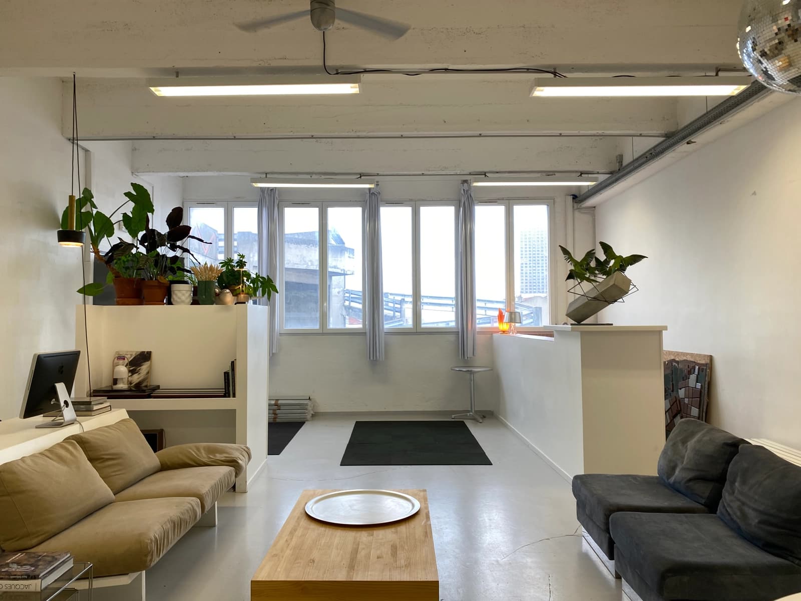 Salon dans Atelier d'architecture hyperurbain avec loft et vue - 0