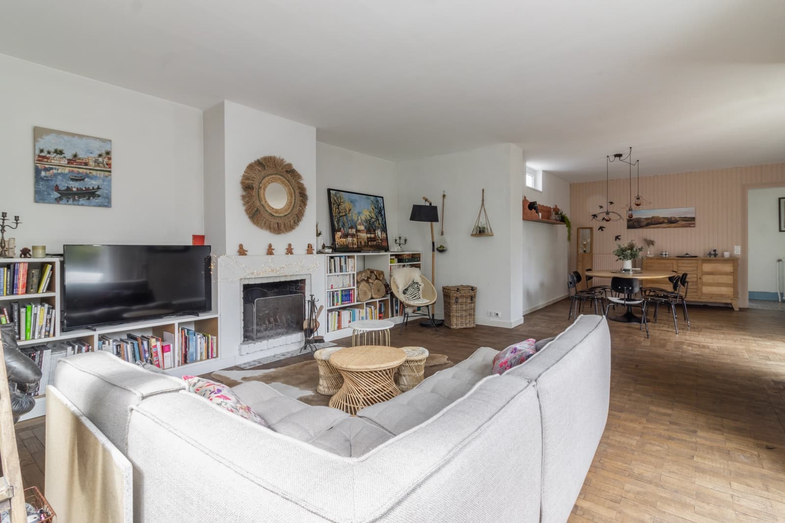 Meeting room in Single-storey house with patio and garden - 1