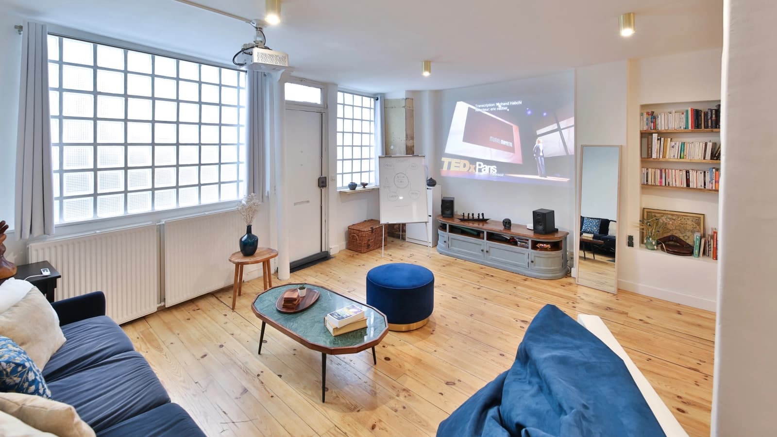Salon dans Lieu insolite: bar et studio en souplex de charme - 1