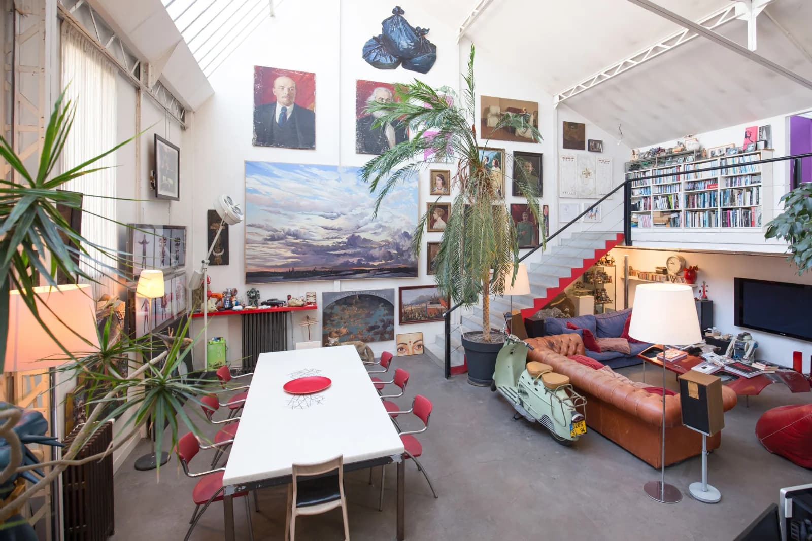 Salon dans Loft atypique: salon 100m², hauteur sous plafond 9m! - 1