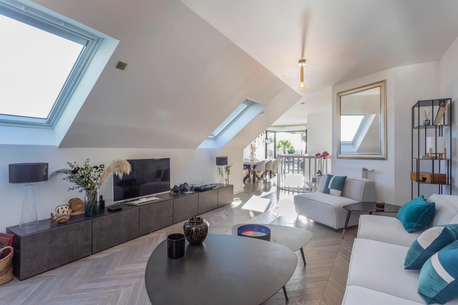 Living room in Large terrace overlooking Paris - 1