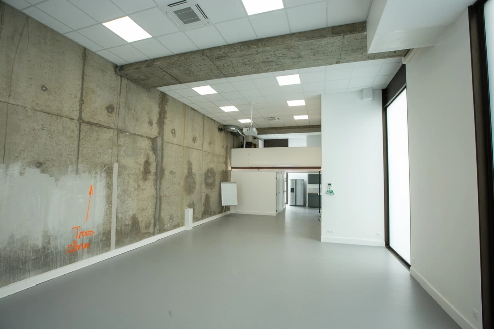 Espace Espace loft au style industriel brut et authentique - 2