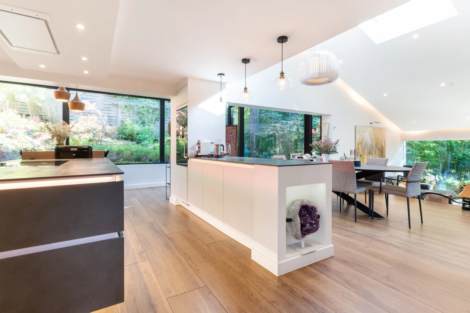 Kitchen in Luxury and relaxation in a house by archi-Ouest Paris - 1