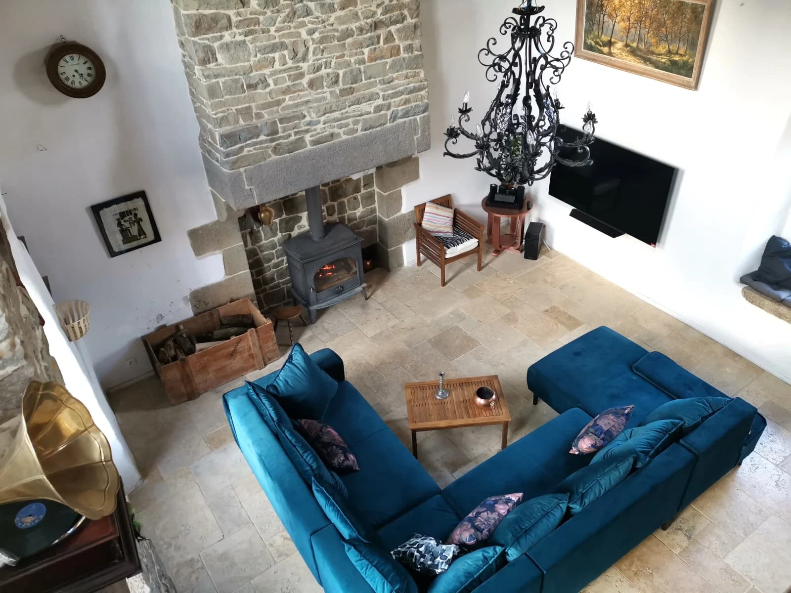 Living room in Estate with natural park and Jacuzzi Spa - 1