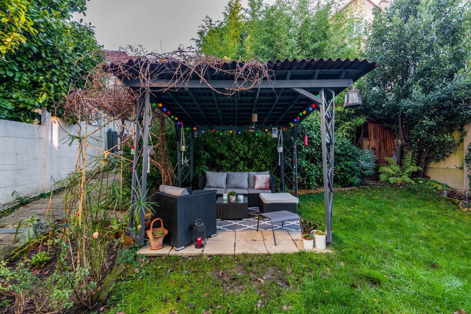 Meeting room in House with garden and pergola - 1