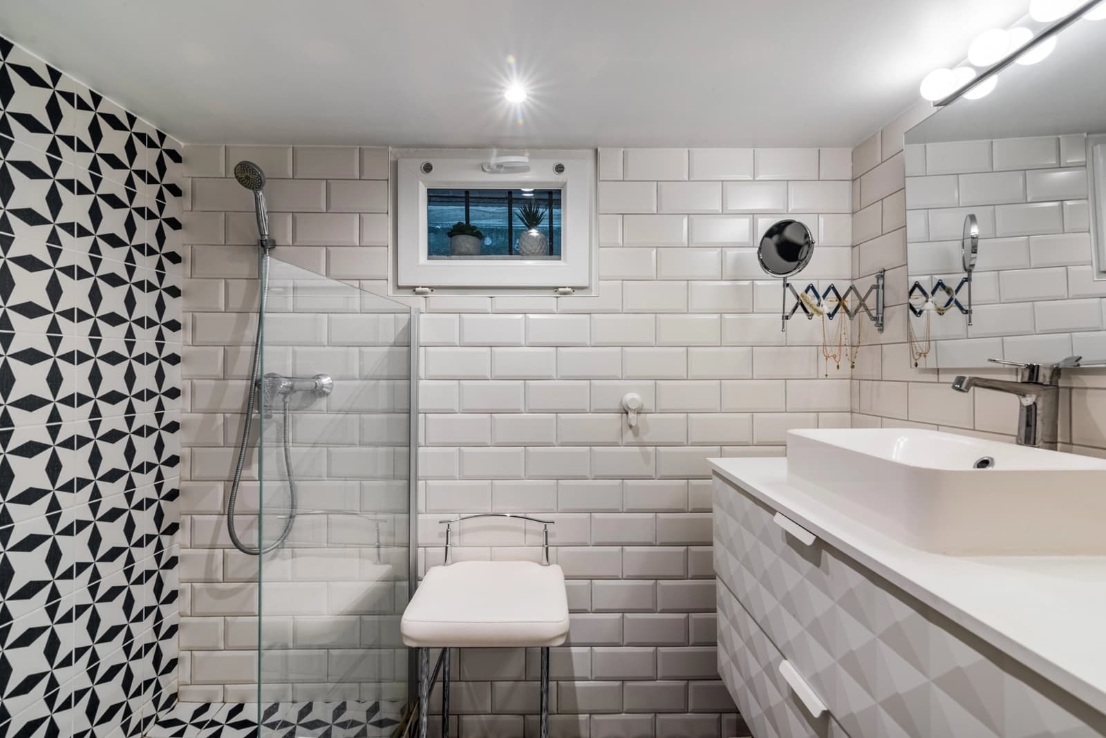 Bathroom in House with garden and pergola - 1