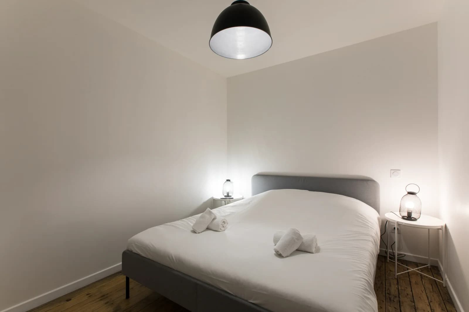 Bedroom in Bright, warm, exposed stone - 1