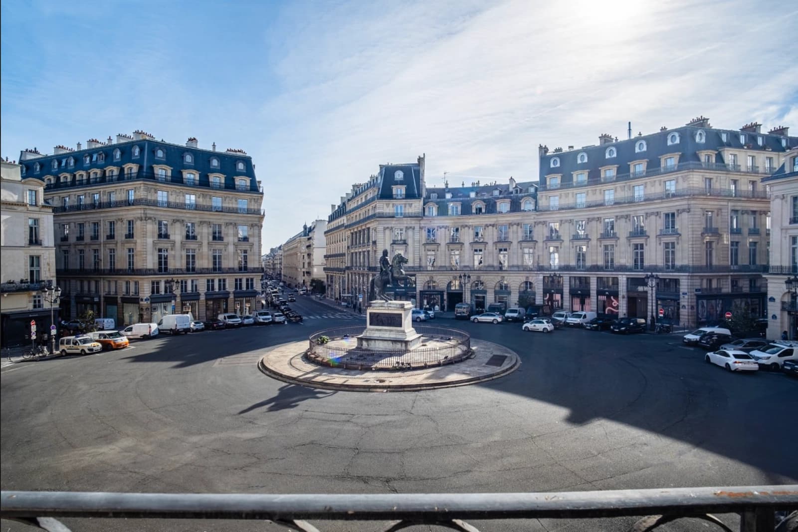 Space Luxurious Parisian Apartment - 4