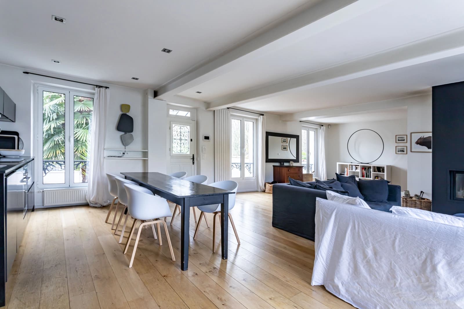 Meeting room in House on the banks of the Marne - 1