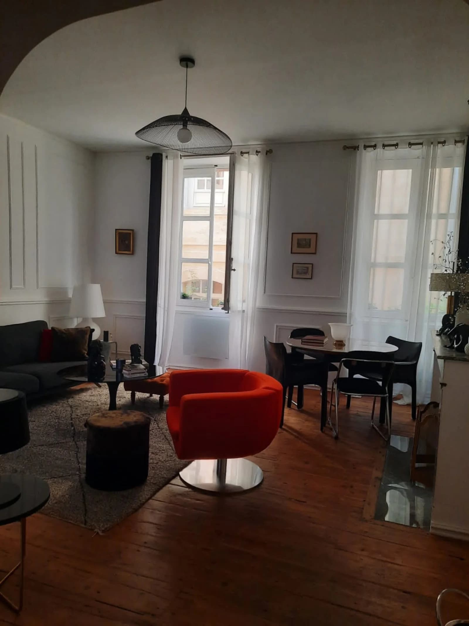 Salon dans Bel appartement au coeur vibrant de Bordeaux - 1